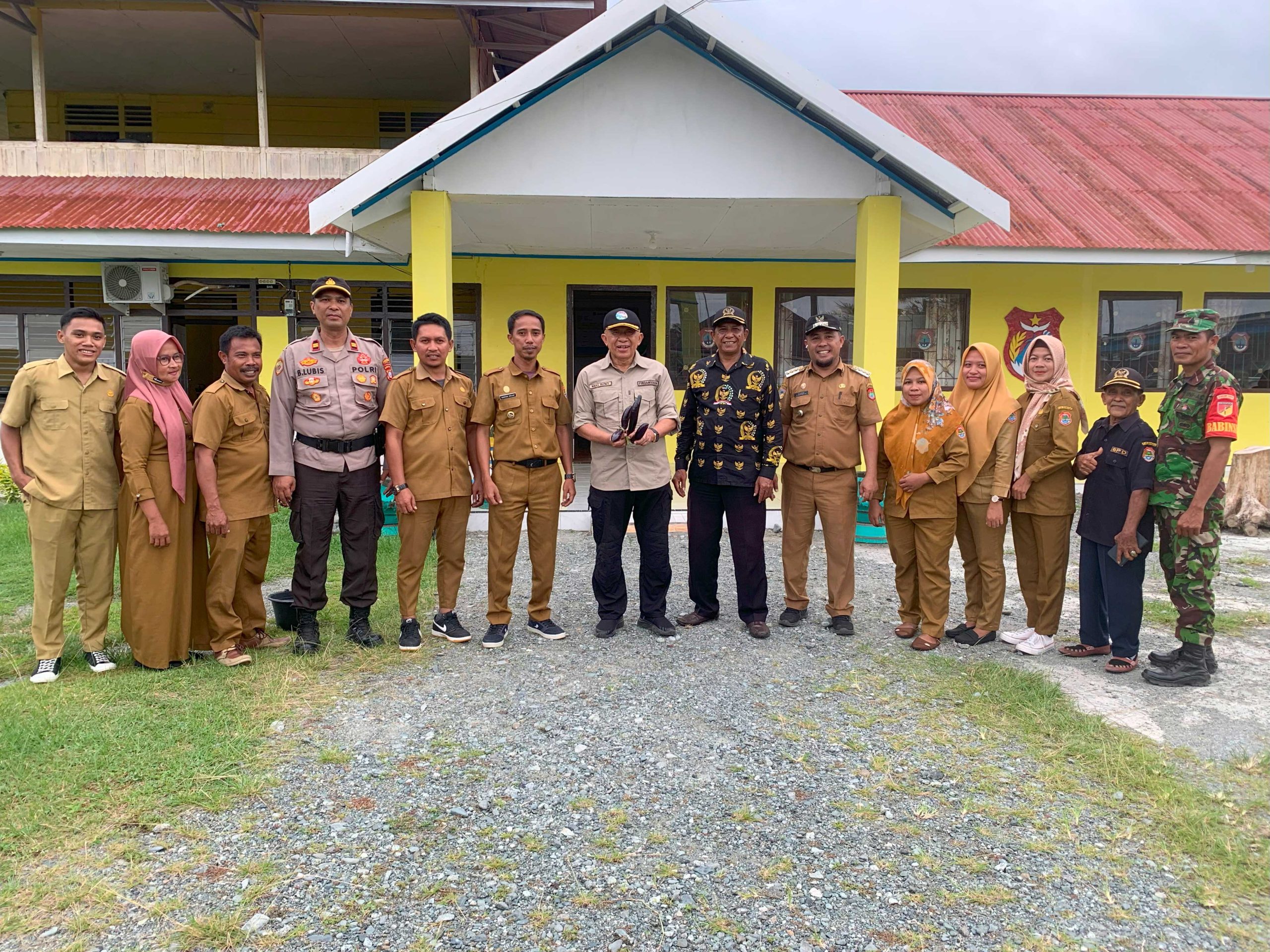 Kunjungan Wakil Bupati Banggai di Kantor Desa Tomeang